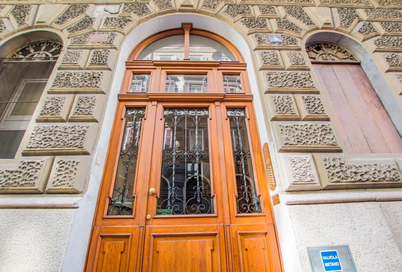 Casa Vacanze Al Teatro Trieste Bagian luar foto